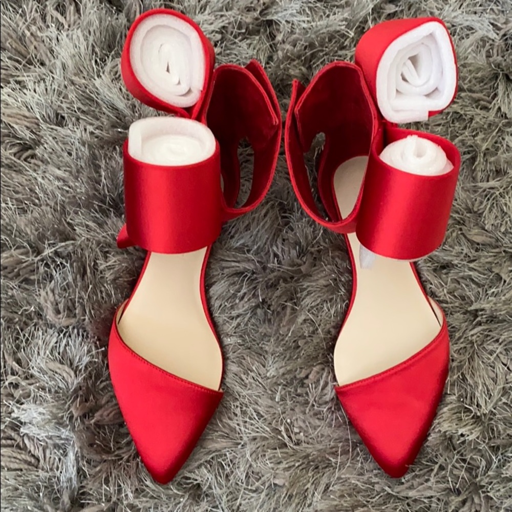 Amina Abdul Bow Flat Red